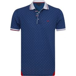 Koszulka polo "Darker" w kolorze niebieskim. Niebieskie koszulki polo sportowe marki Sir Raymond Taylor, bez wzorów, z bawełny, bez kołnierzyka, bez ramiączek. W wyprzedaży za 128.95 zł.