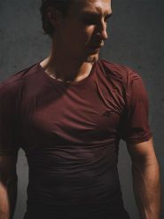 4F Koszulka treningowa regular szybkoschnąca męska - koralowa L. Pomarańczowe t-shirty 4F, l, bez wzorów, z materiału, bez kołnierzyka, bez ramiączek. Za 129.99 zł.