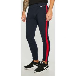 Jack & Jones - Spodnie. Spodnie materiałowe marki Jack & Jones. W wyprzedaży za 89.90 zł.