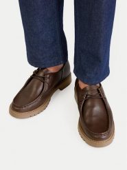 Guess Jeans Półbuty EO-FOX-03 MI08 Brązowy ciemny. Brązowe eleganckie półbuty Guess Jeans, z aplikacjami, z jeansu, bez obcasa, bez zapięcia. Za 399.99 zł.