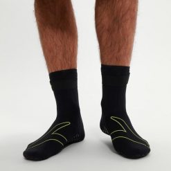 Skarpetki sportowe do pływania skarpety ocieplane Speedo Swim Socks. Czarne skarpetki sportowe Speedo, bez wzorów. Za 179.99 zł.