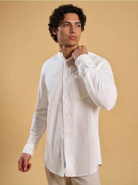 Wiskozowa koszula - biały. Białe koszule Sinsay, l, bez wzorów, z wiskozy, bez kołnierzyka, bez ramiączek. Za 59.99 zł.