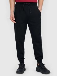 4F Spodnie dresowe w kolorze czarnym rozmiar: XL. Czarne spodnie treningowe długie 4F, xl, bez wzorów, z dresówki. Za 87.81 zł.