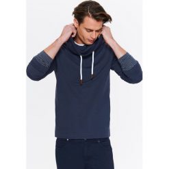 BLUZA MĘSKA NIEROZPINANA Z GOLFEM. Golfy TOP SECRET, l, bez wzorów, bez ramiączek. W wyprzedaży za 39.99 zł.
