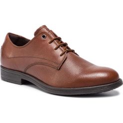 Półbuty GEOX - U Jaylon A U92Y7A 000EM C0013 Brown. Brązowe eleganckie półbuty Geox, bez wzorów, z materiału, bez obcasa, bez zapięcia. W wyprzedaży za 239.00 zł.