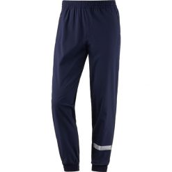 Spodnie sportowe w kolorze granatowym. Spodnie treningowe długie Beach & Street Wear. W wyprzedaży za 193.95 zł.