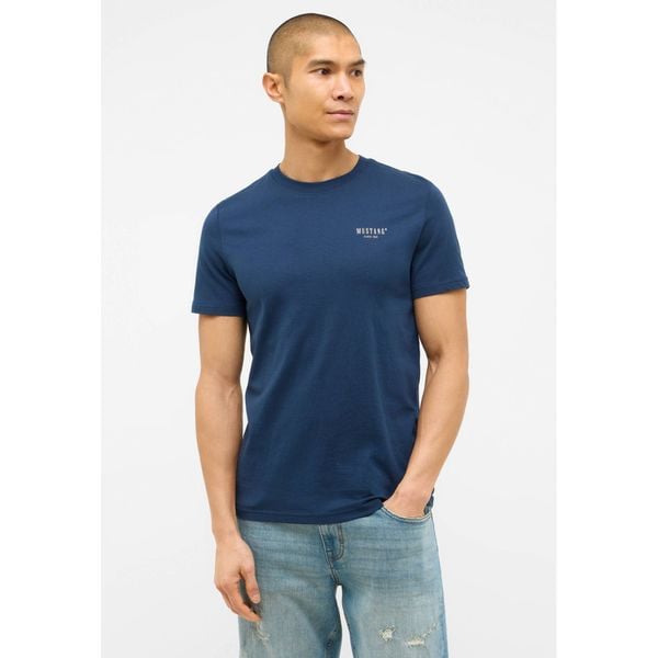Męski T-Shirt Mustang Style Austin Dress Blues 1016481 5334. T-shirty Mustang, m, bez wzorów, bez kołnierzyka, bez ramiączek. Za 69.99 zł.
