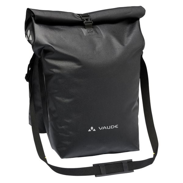 Torba na rower VAUDE Proof. Czarne torby na ramię Vaude, bez wzorów, z materiału, na ramię, duże, z nadrukiem, bez dodatków. Za 689.05 zł.