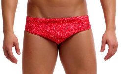 Kąpielówki męskie Funky Trunks Hot Coals - slipy. Czerwone slipy i bokserki Funky Trunks, l, bez wzorów, z materiału. Za 139.00 zł.