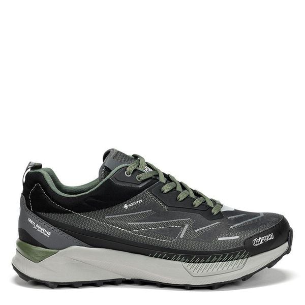 Buty trekkingowe Chiruca Sucre 01 Gore-Tex. Szare buty trekkingowe Chiruca, bez wzorów, z gore-texu, bez zapięcia, trekkingowe, gore-tex. Za 436.99 zł.