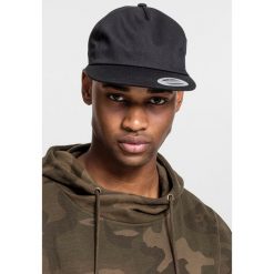 Czapka Flexfit untructured 5-panel. Czarne czapki z daszkiem FLEXFIT, bez wzorów, z bawełny. Za 67.65 zł.