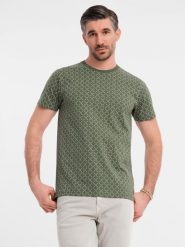 Koszulka męska dzianinowa z nadrukiem full print – oliwkowa V2 OM-TSFP-0250 - XXL. Zielone t-shirty Ombre Clothing, l, bez wzorów, z bawełny, bez kołnierzyka, bez ramiączek. Za 65.99 zł.
