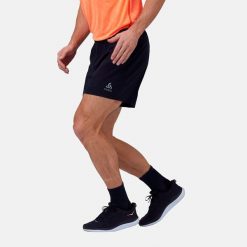 Spodenki do biegania męskie Odlo Zeroweight. Czarne szorty ODLO, m, bez wzorów, sportowe. Za 269.99 zł.