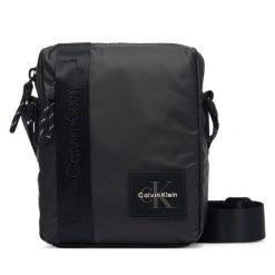 Saszetka Calvin Klein. Czarne torby na ramię CALVIN KLEIN, bez wzorów, małe, bez dodatków. Za 329.99 zł.