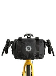 Torba na kierownicę Fjallraven Hoja Handlebar Rolltop - black. Czarne torby na ramię Fjällräven, bez wzorów, z materiału, na ramię, bez dodatków. Za 483.99 zł.