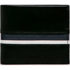 Calvin Klein - Portfel skórzany. Czarne portfele CALVIN KLEIN, bez wzorów, z materiału. W wyprzedaży za 189.90 zł.
