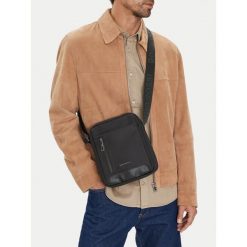 Saszetka GINO ROSSI. Czarne saszetki i nerki Gino Rossi, bez wzorów, małe, bez dodatków. Za 99.99 zł.