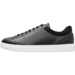Emporio Armani ACTION Sneakersy niskie black/matt black. Buty sportowe casual marki Emporio Armani. Za 799.00 zł.