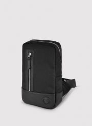 PAKO LORENTE – Czarna torba saszetka na ramię. Czarne torby na ramię Pako Lorente, bez wzorów, z nylonu, na ramię, małe, bez dodatków. Za 279.99 zł.