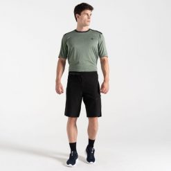 Spodenki fitness męskie Dare 2b Duration II. Czarne szorty Dare 2B, m, bez wzorów. W wyprzedaży za 321.75 zł.