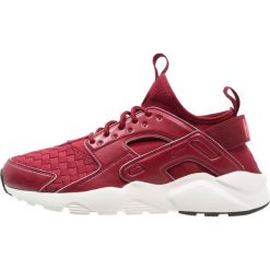Nike Sportswear AIR HUARACHE RUN ULTRA Tenisówki i Trampki team red/gym red/sail/black. Buty do biegania marki Nike Sportswear, z materiału. W wyprzedaży za 356.85 zł.