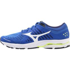 Mizuno WAVE STREAM Obuwie do biegania treningowe classic blue/white/safety yellow. Buty treningowe marki Mizuno, z materiału. W wyprzedaży za 407.20 zł.
