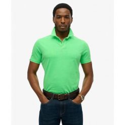 Koszulka polo z dżerseju Superdry Essential. Zielone koszulki polo sportowe Superdry, m, bez wzorów, z dżerseju, bez kołnierzyka, bez ramiączek. Za 216.15 zł.