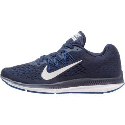 Nike Performance ZOOM WINFLO 5 Obuwie do biegania treningowe midnight navy/pure platinum. Buty do biegania marki Nike Performance, z materiału. Za 419.00 zł.