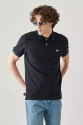 LEE PIQUE POLO MĘSKIE POLO KRÓTKI RĘKAW BLACK L61ARL01 112113687. Czarne koszulki polo sportowe Lee, l, bez wzorów, bez kołnierzyka, bez ramiączek. Za 99.99 zł.