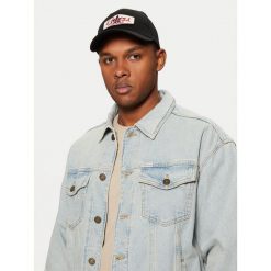 Czapka z daszkiem Guess Jeans. Czarne czapki z daszkiem Guess Jeans, z aplikacjami, z jeansu. Za 99.99 zł.