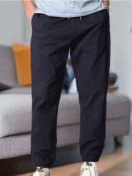 Spodnie jogger - granatowy. Niebieskie joggery i bojówki Sinsay, bez wzorów. Za 49.99 zł.