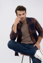 Koszula w kratę, Slim Fit, K-JOSE. Brązowe koszule Volcano, na jesień, l, bez wzorów, z bawełny, bez kołnierzyka, bez ramiączek. Za 139.99 zł.
