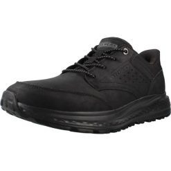 Buty SKECHERS 211448S Czarny. Czarne buty turystyczne Skechers, bez wzorów, z syntetyku, bez zapięcia, na fitness i siłownię. Za 360.99 zł.