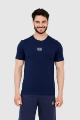 EA7 Granatowy t-shirt męski z naszywką z logo. Niebieskie t-shirty EA7 Emporio Armani, m, z aplikacjami, bez kołnierzyka, bez ramiączek. W wyprzedaży za 159.99 zł.