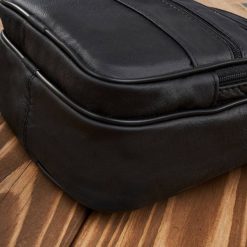 Saszetka męska skórzana na ramię czarna torba męska do pracy Abruzzo ABR-18. Czarne torby na ramię bez wzorów, z materiału, do ręki, bez dodatków. Za 139.00 zł.