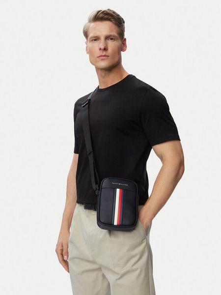 Tommy Hilfiger Saszetka Th Metro Mini Reporter AM0AM14518 Czarny. Czarne saszetki i nerki Tommy Hilfiger, bez wzorów, ze skóry. Za 329.99 zł.