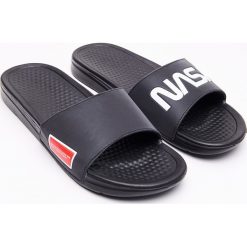 Klapki Nasa - Czarny. Klapki marki Cropp. Za 59.99 zł.