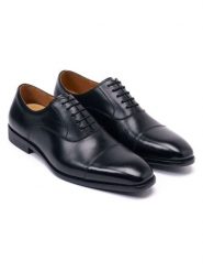 British Passport Skórzane trzewiki w kolorze czarnym rozmiar: 46. Czarne botki sznurowane British Passport, bez wzorów, bez obcasa, bez zapięcia. Za 448.99 zł.