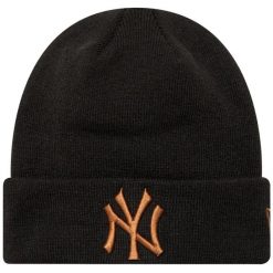 Czapka dla dorosłych League Essential New York Yankees Beanie Hat. Czarne czapki zimowe New Era, bez wzorów. Za 149.99 zł.