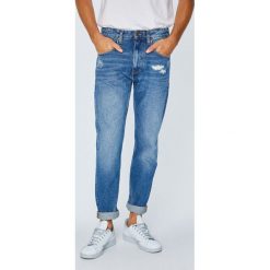 Tommy Jeans - Jeansy Modern. Jeansy Tommy Jeans. W wyprzedaży za 299.90 zł.