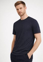 T-shirt w kolorze granatowym TM-SAMUEL. Niebieskie t-shirty Volcano, m, bez wzorów, z bawełny, bez kołnierzyka, bez ramiączek. Za 84.99 zł.