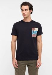 Męski T-Shirt Mustang Style Austin Jet Black 1016270 4188. Czarne t-shirty Mustang, m, bez wzorów, bez kołnierzyka, bez ramiączek. Za 69.99 zł.