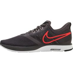 Nike Performance ZOOM STRIKE Obuwie do biegania treningowe thunder grey/bright crimson black. Buty do biegania marki Nike Performance, z materiału. Za 339.00 zł.