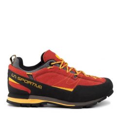 Trekkingi La Sportiva. Czerwone buty trekkingowe La Sportiva, bez wzorów, bez zapięcia. Za 799.99 zł.