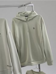 Bluza sportowa z kapturem - zielony. Zielone bluzy z kapturem Sinsay, l, bez wzorów, z kapturem. Za 69.99 zł.