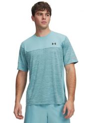 Under Armour Koszulka funkcyjna "Utility" w kolorze błękitnym rozmiar: M. Niebieskie t-shirty sportowe Under Armour, bez wzorów, z materiału, bez ramiączek, outdoorowe. Za 95.45 zł.