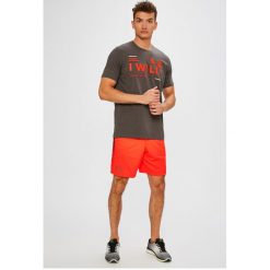 Under Armour - Szorty. Brązowe krótkie spodenki sportowe Under Armour, m, bez wzorów, z dzianiny. W wyprzedaży za 119.90 zł.