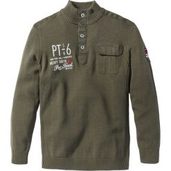 Sweter ze stójką Regular Fit bonprix ciemnooliwkowy. Zielone swetry nierozpinane bonprix, m, z aplikacjami, bez kołnierzyka, bez ramiączek. Za 59.99 zł.