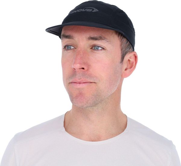 Czapka do biegania Inov-8 Airlite Cap. Czarne czapki z daszkiem Inov-8, bez wzorów, ze skóry. Za 116.59 zł.