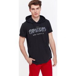 T-SHIRT MĘSKI Z KAPTUREM. Bluzki z długim rękawem marki TOP SECRET. W wyprzedaży za 19.99 zł.